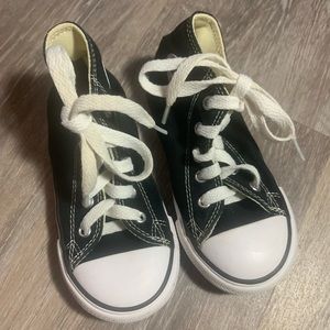 converse chuck Taylor all star kids size 9